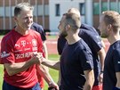 Reportéi MF DNES a iDNES.cz Jií ihák a David ermák si vyzkoueli fotbalový...