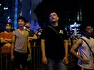 Protestující se v Hong Kongu shromaovali na nkolika místech.
