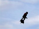 Francouz Franky Zapata na svém Flyboardu na cest pes kanál La Manche. (4....
