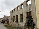 Budova z areálu Subakovy továrny je u roky bez stechy. Voln pístupná ruina...