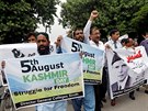 Pákistánci vyšli do ulic města Karáčí po nařízení o zrušení zvláštního statusu...