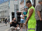 lenové opoziních stran ProOlomouc, Piráti a STAN vyznaili v olomoucké ulici...