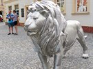 Ocelový lev od sochae Michala Gabriela