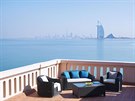 Dubaj, Palm Jumeirah, Spojené arabské emiráty. Vstup na terasu je pístupný z...
