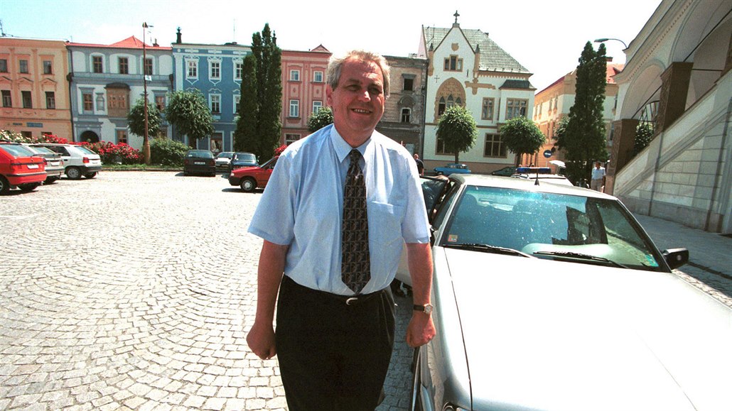 Zeman Bamberg nikdy nevysvětlil, aféra z roku 1998 budí otázky dodnes -  iDNES.cz