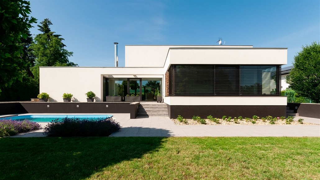 D�m navr�ený architektem Radomírem Grafkem z ateliéru RG architects studio...