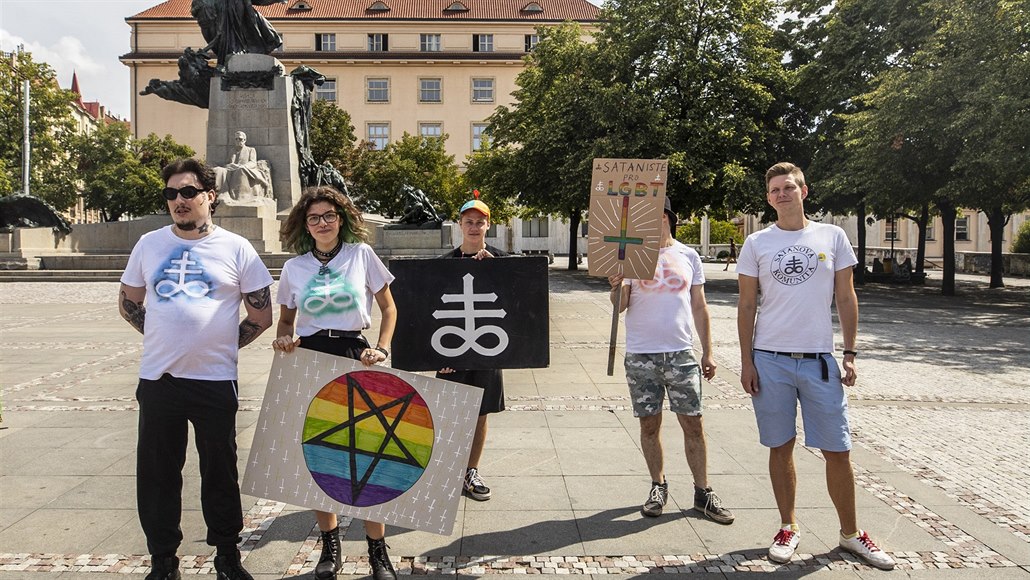 Satanisté na Palackého nám�stí (9. srpna 2019).