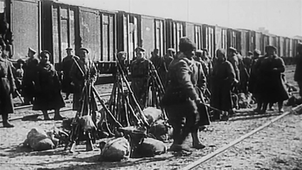 Vrací se legionáři a žení se důstojník domobrany, psaly Lidové noviny