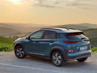 Hyundai Kona Electric na slavné Via Chiantigiana skrze srdce Toskánska.