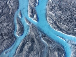 TAJÍ LEDY. Velké eky, které tvoí tající voda z ledovc v západním Grónsku,...