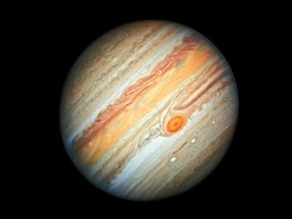 JUPITER DALEKOHLEDEM. Na této kompozitní fotografii je planeta Jupiter, jak ji...