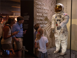 K 50. výročí prvního kroku na Měsíci vystavilo muzeum (poprvé po 13 letech)...