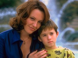 Toni Collette a Haley Joel Osment ve filmu estý smysl (1999)