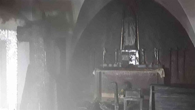 V chotěbořském kostele vzplála zpovědnice, škoda je přes milion (3. srpna 2019).
