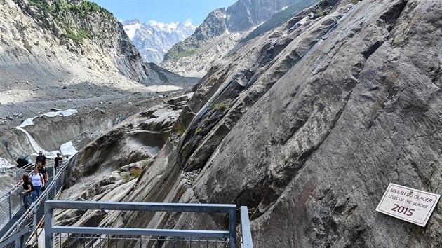 Ledovec Mer de Glace ustoup kad rok o destky metr (erven 2019)