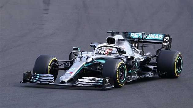 Lewis Hamilton z Mercedesu pat mezi favority Velk ceny Maarska. Zvod odstartoval ze tet pozice.