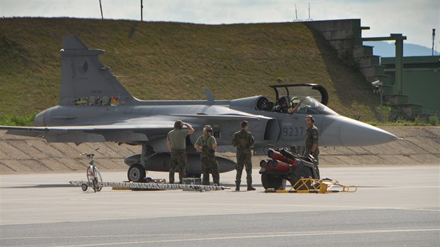 Letoun Gripen na zkladn v slavi