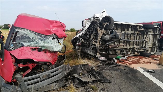 Nehoda mezi Medlešicemi a Chrudimí na silnici I/37 (6. srpna 2019)