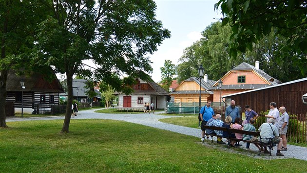 Ped ticeti lety zaala obnova uniktn tvrti v Hlinsku. Dnes je oblbenm clem turist.