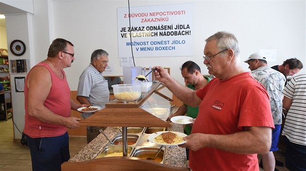 Restaurace KD Na rozcestí v Dobroměřicích u Loun bojuje proti plýtvání jídlem. Účtuje si 50 korun za nedojedený talíř.