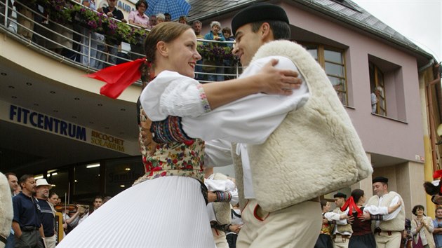 Mezinárodní folklorní festival nabízí každoročně v Šumperku ukázky folkloru a tradic z celého světa. Na snímku z jednoho z předchozích ročníků soubor ze Slovenska.