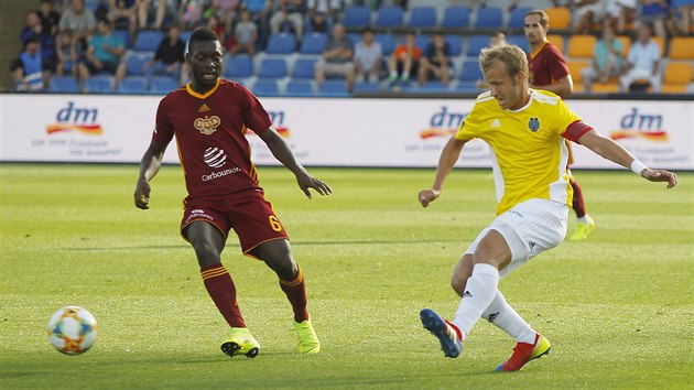 Momentka ze zpasu Jihlava - Dukla. Stl jihlavsk kapitn Luk Vaculk.