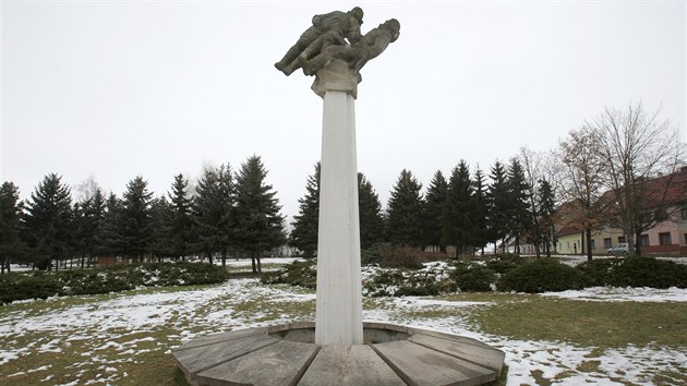 Sochu kosmonaut mohou zjemci vidt v parku v Peticch na Plzesku.