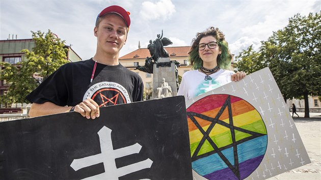 Satanisté na Palackého náměstí (9. srpna 2019).