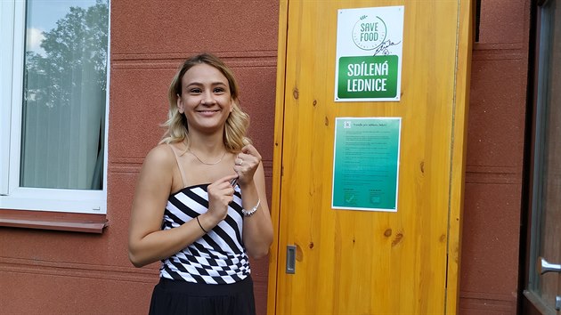 Provoz sdílené ledničky v Havířově slavnostně odstartovali na začátku srpna. Dorazila i finalistka SuperStar Eliška Rusková, která se stala její patronkou. Po měsíci a půl je využití ledničky zklamáním. 