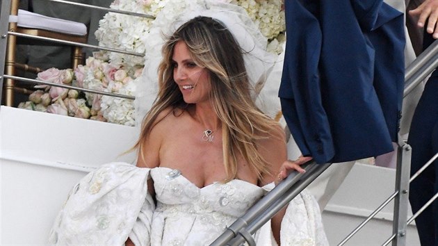 Nevěsta Heidi Klumová (Capri, 3. srpna 2019)