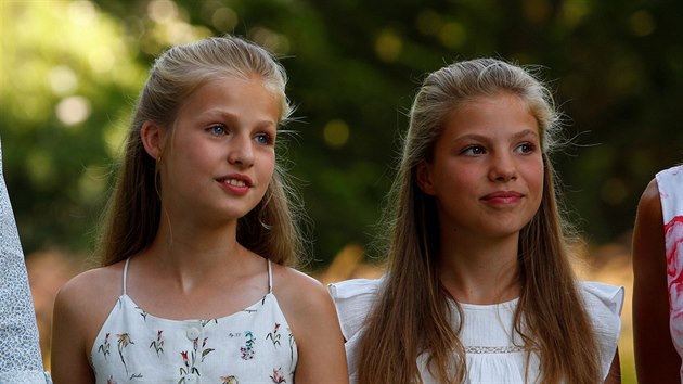 Španělská korunní princezna Leonor a její sestra princezna Sofia (Palma de Mallorca, 4. srpna 2019)