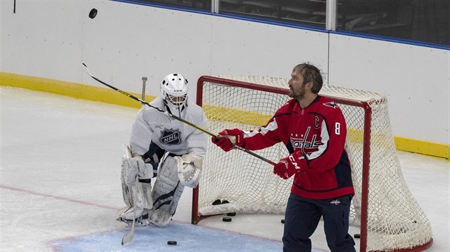 Alexandr Ovečkin si v Číně zatrénoval s malými hokejisty.