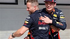 Max Verstappen (vpravo) z týmu Red Bull Racing Honda se raduje po vítzství v...