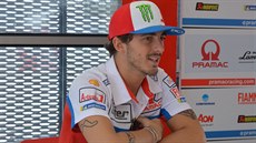 Lo�ský mistr sv�ta Moto2 Francesco Bagnaia z Itálie zatím letos není v p�íli�...