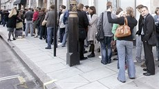 Tisíce Polák pily v íjnu 2007 na konzulát v Londýn odevzdat hlas v...