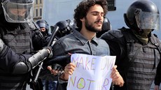 Policie zatkla stovky lidí na demonstraci za povolení úasti opozice ve volbách...