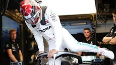 Lewis Hamilton ped tréninkem na Velkou cenu Maarska F1.