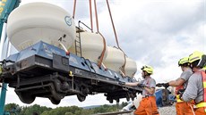 Hasi�i b�hem 52 hodin trvajícího nep�etr�itého zásahu postupn� odstranili...