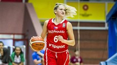 Česká juniorská reprezentantka Kristýna Brabencová v zápase se Švédskem