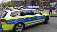 Policejní auto ped centrálním nádraím ve Frankfurtu nad Mohanem (2. srpna...