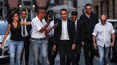 Lídr italského protestního Hnutí p�ti hv�zd Luigi Di Maio (uprost�ed) promluvil...