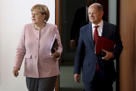 Kancléka Angela Merkelová se spolkovým ministrem financí Olafem Scholzem (16....