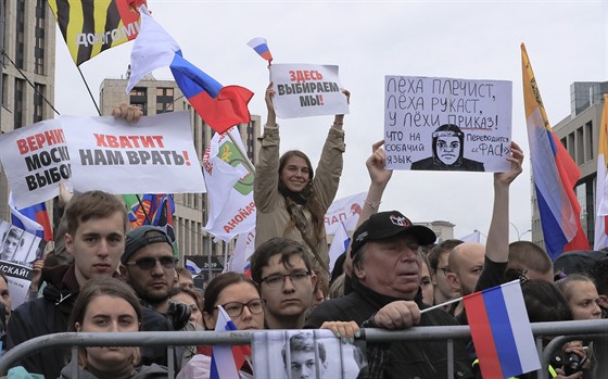 Protesty v Moskv za umonní kandidátm opozice zúastnit se voleb (10. srpna...