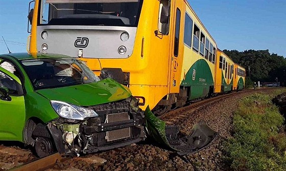 Na Olomoucku se srazil vlak s osobním autem (11. srpna 2019).