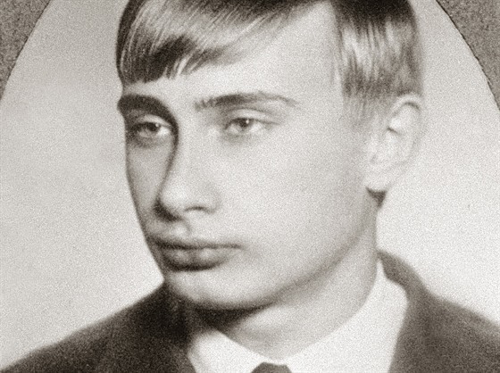 Mladý Vladimir Putin coby písluník sovtské tajné sluby KGB