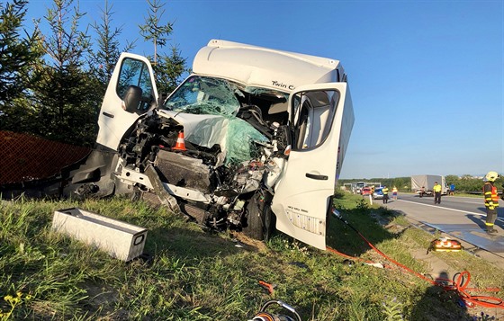 Nehoda dvou kamionů zastavila na dálnici D1 provoz (11. srpna 2019).