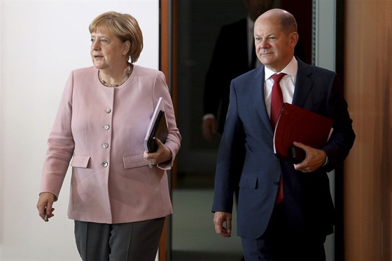Kancléřka Angela Merkelová se spolkovým ministrem financí Olafem Scholzem (16....