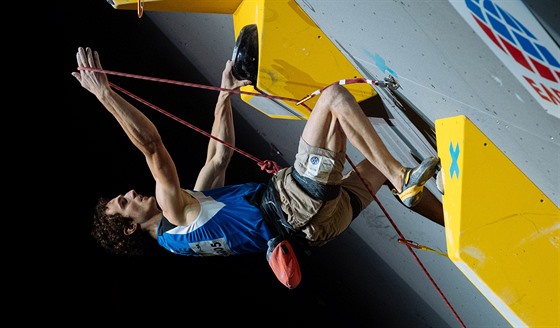 Adam Ondra na mistrovství svta v japonském Haiodi.