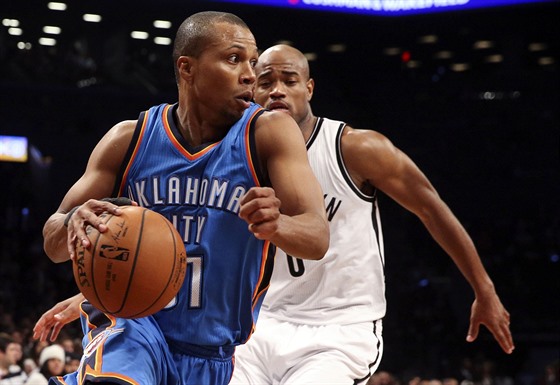 Sebastian Telfair (vlevo) v dresu Oklahoma City