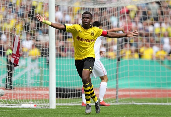 Youssoufa Moukoko, vycházející hvzda Borussie Dortmund. Ve trnácti letech...
